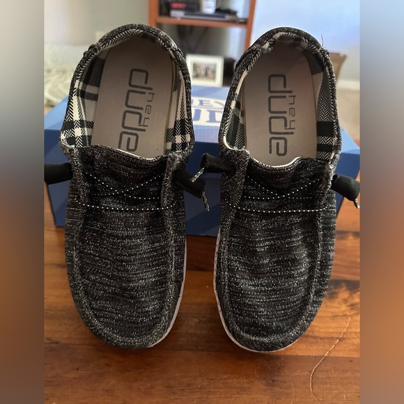 Hey Dude slip on shoes Size 7 Black stretchy  sparkle - Picture 2 of 5